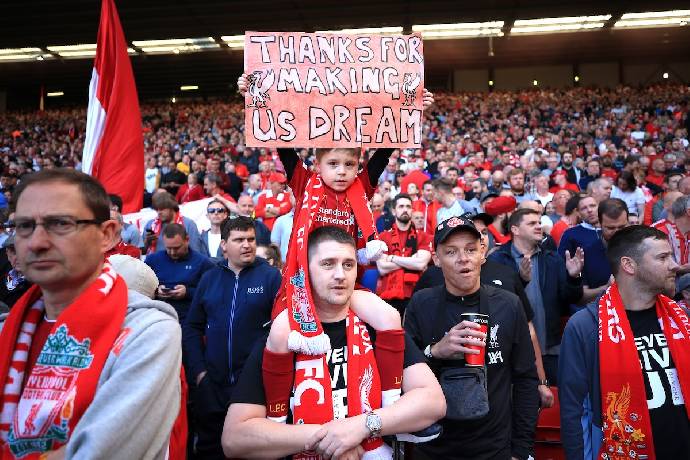 CĐV Liverpool: 'Tại sao cậu ta lại kh&ocirc;ng thể ghi b&agrave;n trong pha đ&oacute;'