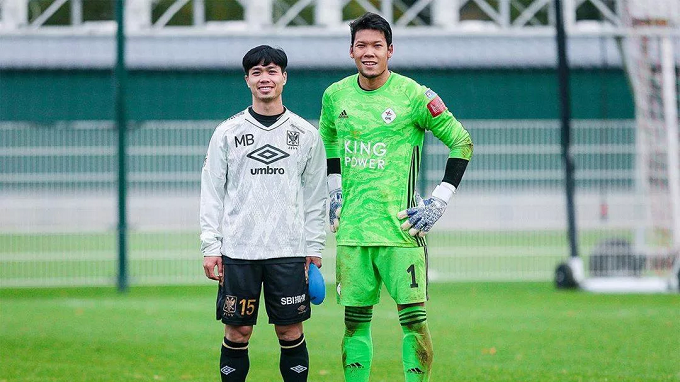 C&ocirc;ng Phượng chụp ảnh th&acirc;n mật với thủ m&ocirc;n Kawin