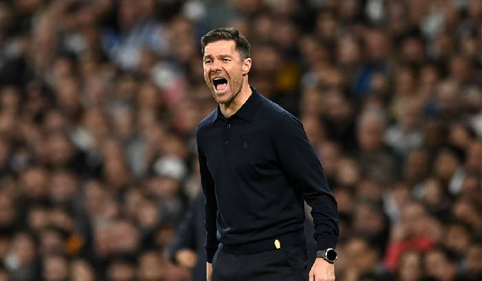 Xabi Alonso nổi giận với trọng t&agrave;i khi Real Madrid chịu 3 thẻ đỏ