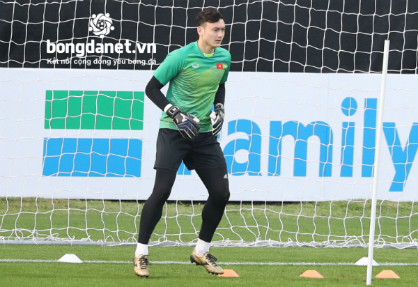 Trước b&atilde;o dư luận, Đặng Văn L&acirc;m đ&aacute;p trả đầy tinh tế