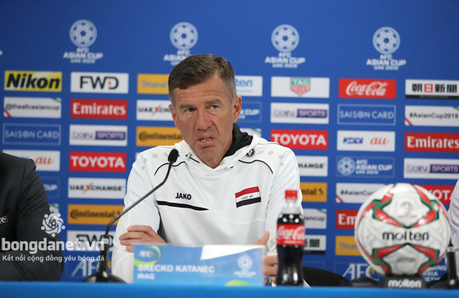 HLV Iraq thừa nhận đ&atilde; to&aacute;t mồ h&ocirc;i v&igrave; ĐT Việt Nam