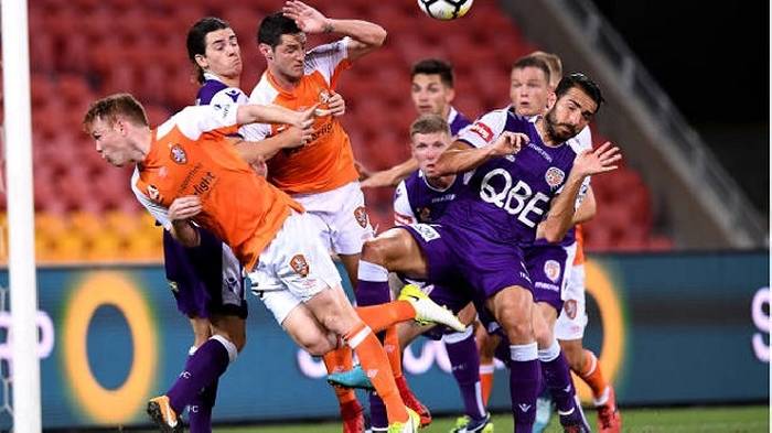 Soi k&egrave;o phạt g&oacute;c Perth Glory vs Brisbane Roar, 18h30 ng&agrave;y 10/1