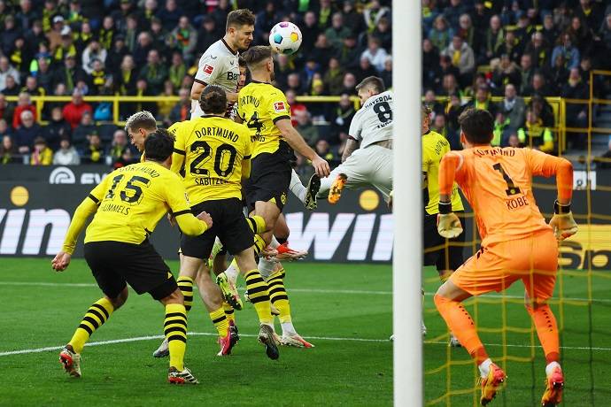Soi k&egrave;o phạt g&oacute;c Dortmund vs Leverkusen, 2h30 ng&agrave;y 11/1