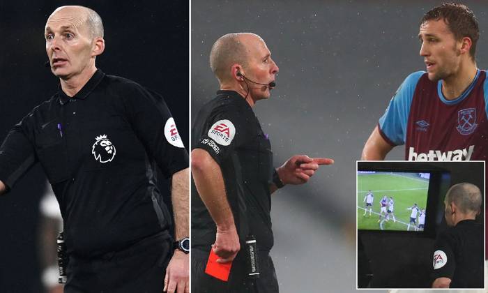 &lsquo;Vua r&uacute;t thẻ&rsquo; Mike Dean ngừng l&agrave;m nhiệm vụ tại Ngoại hạng Anh