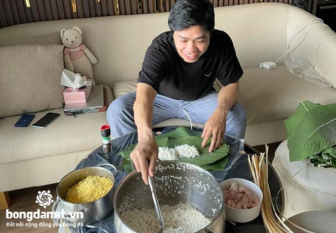 C&ocirc;ng Phượng luộc b&aacute;nh chưng theo phong c&aacute;ch C&ocirc;ng tử Bạc Li&ecirc;u