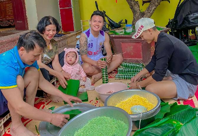 Quang Hải 'l&agrave;m m&agrave;u', bị Đức Chinh 'bốc phốt'