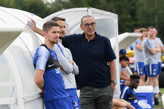 Jorginho phủ nhận việc được HLV Sarri n&acirc;ng đỡ tại Chelsea