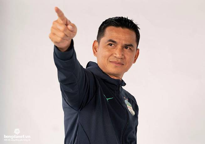 HLV Kiatisak: 'Th&aacute;i Lan kh&oacute; cạnh tranh với Việt Nam tại v&ograve;ng loại World Cup'