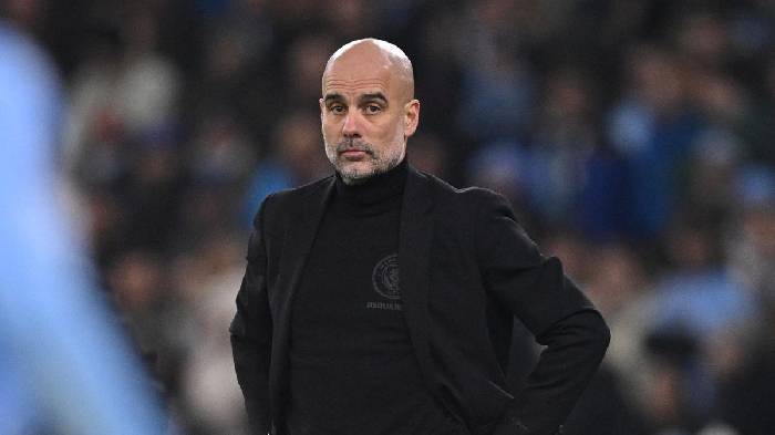 Arnold mỉa mai Man City d&ugrave;ng tiền mua danh hiệu, Pep Guardiola đ&aacute;p trả bất ngờ