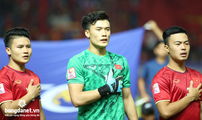 V&igrave; sao thủ m&ocirc;n B&ugrave;i Tiến Dũng thường xuy&ecirc;n mắc sai lầm?