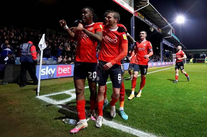 Soi k&egrave;o phạt g&oacute;c Luton Town vs Blackpool, 21h00 ng&agrave;y 10/4