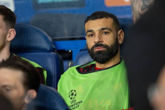 HLV Arne Slot l&yacute; giải v&igrave; sao &lsquo;ng&oacute; lơ&rsquo; Salah trong trận thua PSG