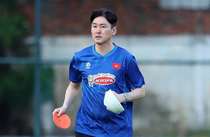 Trợ l&yacute; của HLV Kim Sang Sik rời ĐT Việt Nam, sang Thai League l&agrave;m việc