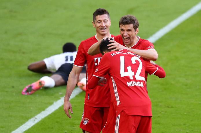 Bayern Munich lập một loạt kỷ lục trong ng&agrave;y v&ocirc; địch Bundesliga 2020/21