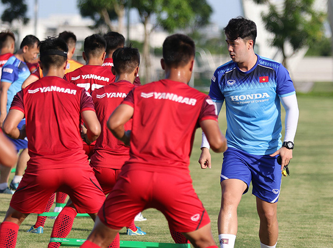 U22 Việt Nam chỉ đủ một đội h&igrave;nh trong ng&agrave;y đầu hội qu&acirc;n