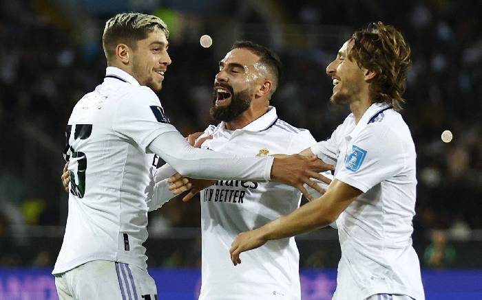 Tin Real tối 9/7: Xem x&eacute;t b&aacute;n trụ cột; Chưa từ bỏ thương vụ Mbappe