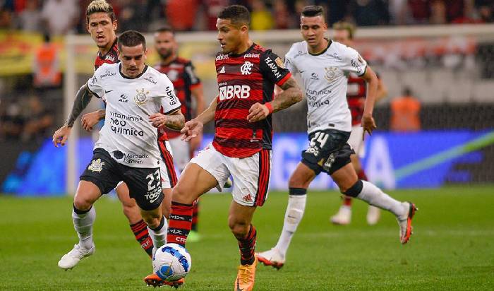Soi k&egrave;o phạt g&oacute;c Flamengo vs Corinthians, 7h30 ng&agrave;y 10/8