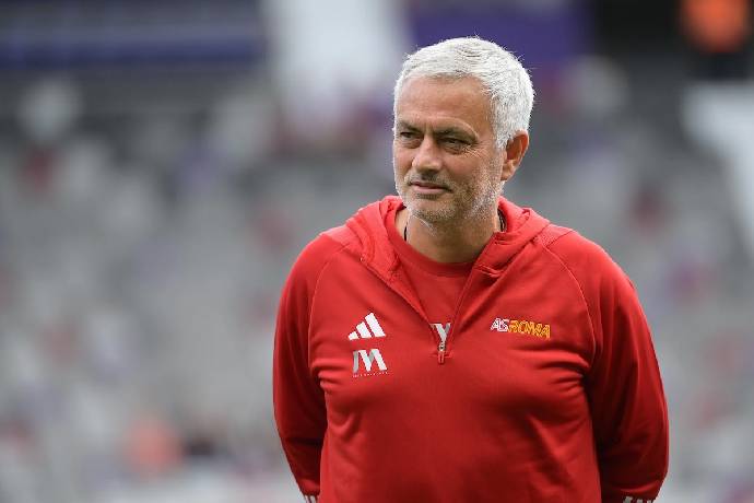 Mourinho gọi điện thuyết phục, 'cỗ m&aacute;y' pressing 99% rời M.U