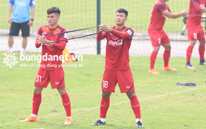 Tiến Linh rực s&aacute;ng, H&agrave; Đức Chinh nhận 'b&aacute;o động đỏ'