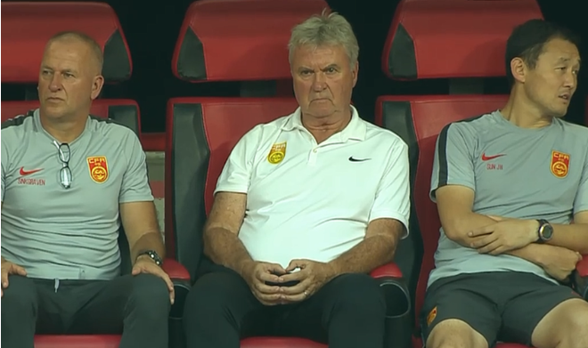 HLV Guus Hiddink c&oacute; thể mất việc sau trận thua U22 Việt Nam