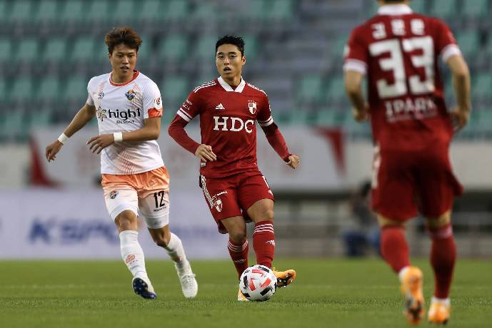 Soi k&egrave;o phạt g&oacute;c Seongnam vs Gangwon, 14h30 ng&agrave;y 10/9