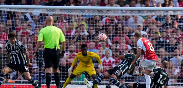 Cựu sao Man City : ''Cậu ta hiện tại chưa đủ tr&igrave;nh độ để đ&aacute; cho M.U'