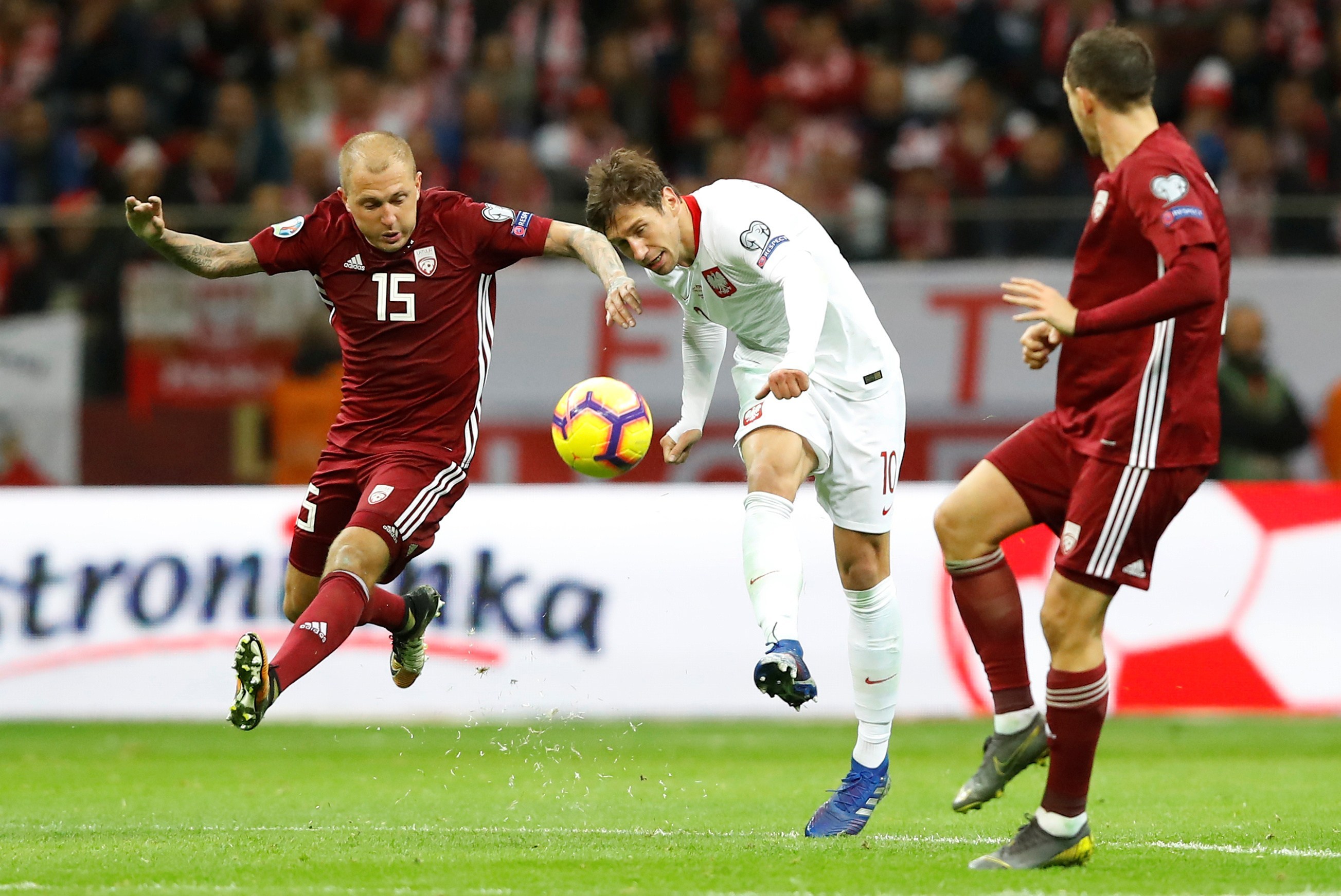 Nhận định b&oacute;ng đ&aacute; Latvia vs Ba Lan, 01h45 ng&agrave;y 11/10: &ldquo;Đại b&agrave;ng trắng&rdquo; bay cao