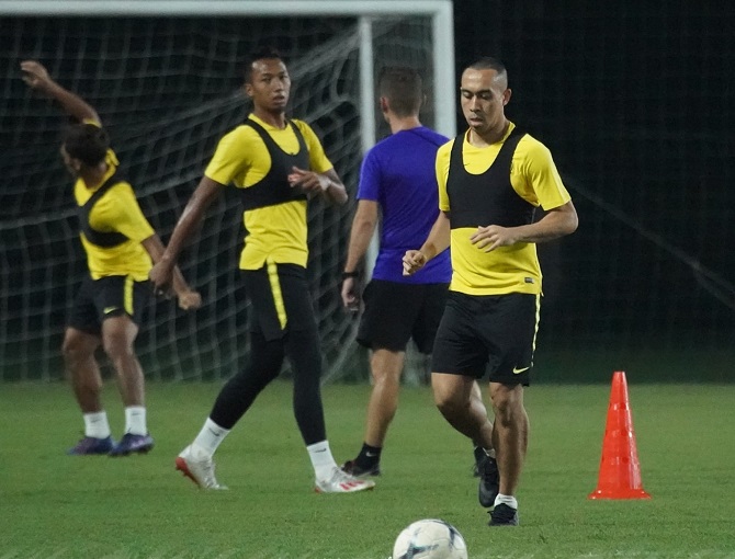 Tin b&oacute;ng đ&aacute; đội tuyển Việt Nam h&ocirc;m nay 9/10: Tiền đạo Malaysia kh&ocirc;ng ng&aacute;n Văn Hậu