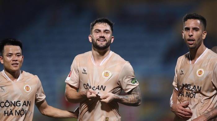 Jeferson Elias &ndash; Bản hợp đồng g&acirc;y tranh c&atilde;i của C&ocirc;ng an H&agrave; Nội