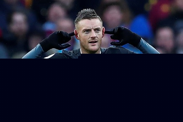 Jamie Vardy đi v&agrave;o lịch sử sau c&uacute; đ&uacute;p gi&uacute;p Leicester cắt đu&ocirc;i Man City