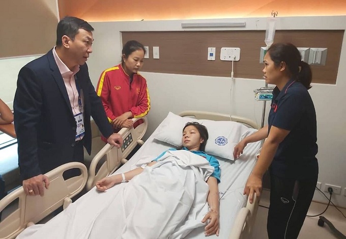 Tuyển thủ nữ Việt Nam kiệt sức sau tấm huy chương v&agrave;ng SEA Games 30