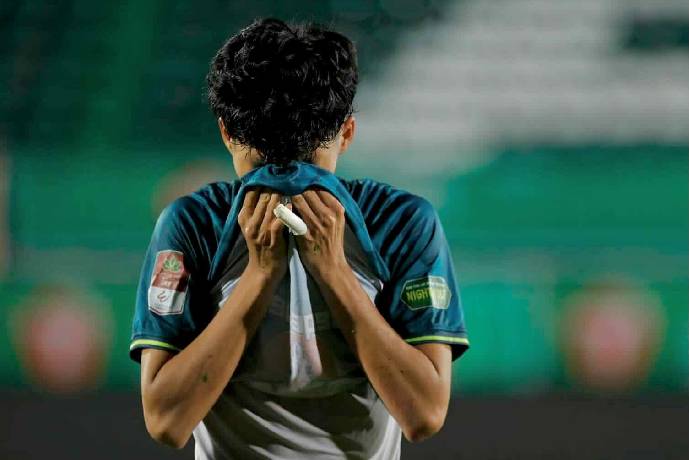 HAGL ch&igrave;m s&acirc;u dưới đ&aacute;y bảng 