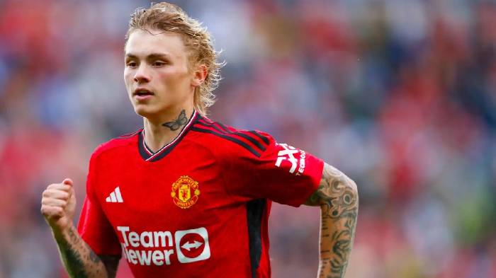 Isak Hansen-Aaroen c&acirc;n nhắc tương lai ở Manchester United