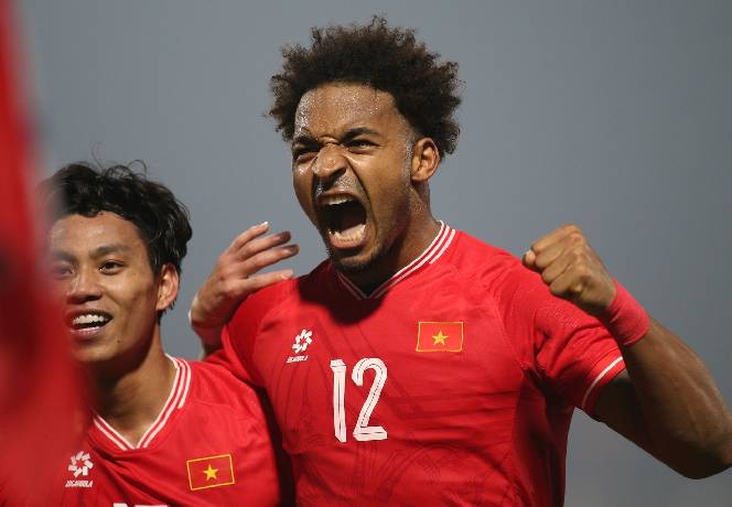 Nguyễn Xu&acirc;n Son &aacute;p đảo Supachok ở giải Tiền đạo xuất sắc nhất AFF Cup