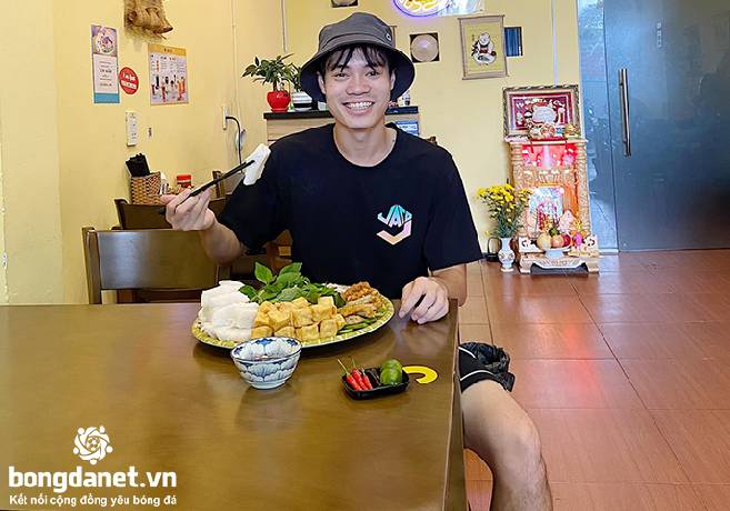 Văn To&agrave;n được HAGL đặc c&aacute;ch cho về Hải Dương ăn Tết