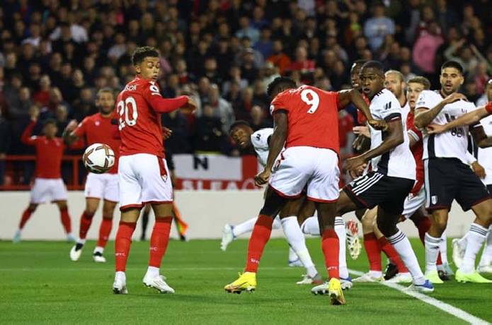 Soi k&egrave;o phạt g&oacute;c Fulham vs Nottingham, 22h ng&agrave;y 11/2