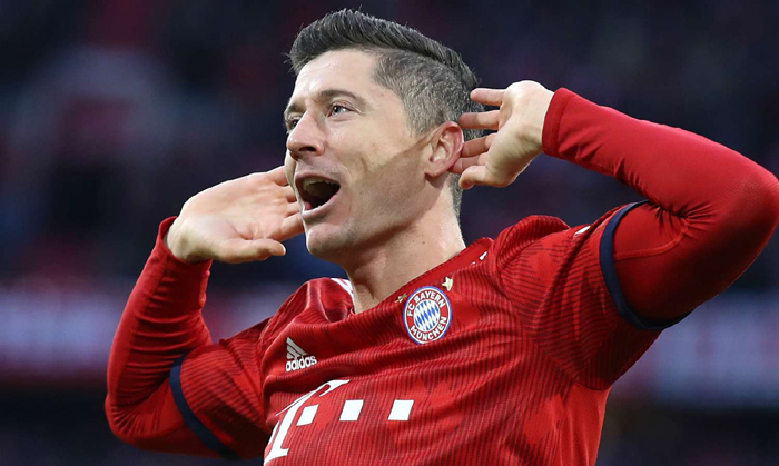 Gi&uacute;p Bayern l&ecirc;n đầu bảng, Lewandowski đi v&agrave;o lịch sử Bundesliga