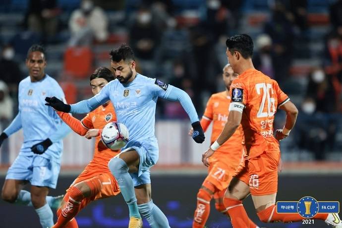 Soi k&egrave;o phạt g&oacute;c Gangwon vs Daegu, 14h30 ng&agrave;y 11/3