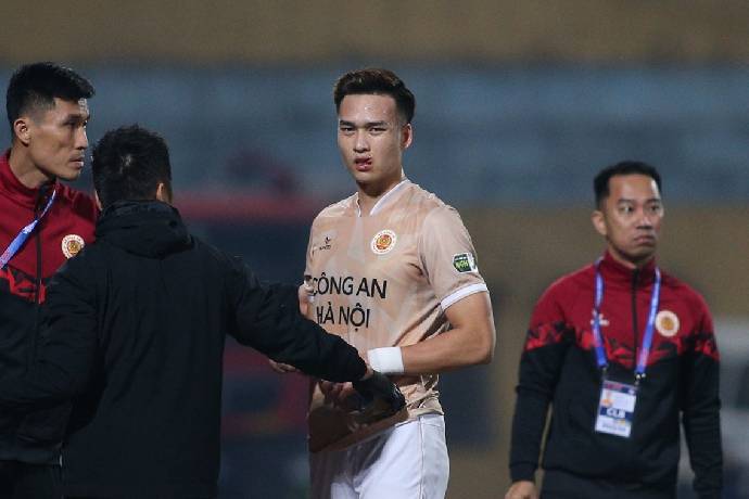 B&ugrave;i Ho&agrave;ng Việt Anh phải kh&acirc;u 24 mũi