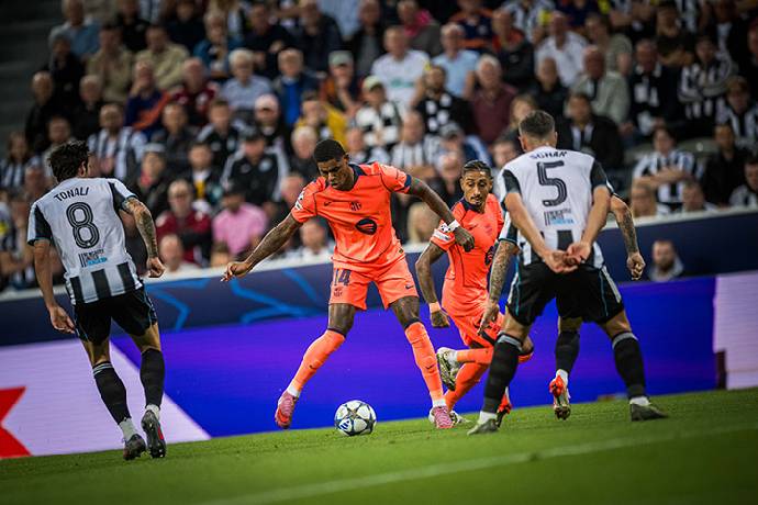 Nhận định, soi k&egrave;o Newcastle vs Barca, 03h00 ng&agrave;y 11/3: Lịch sử l&ecirc;n tiếng