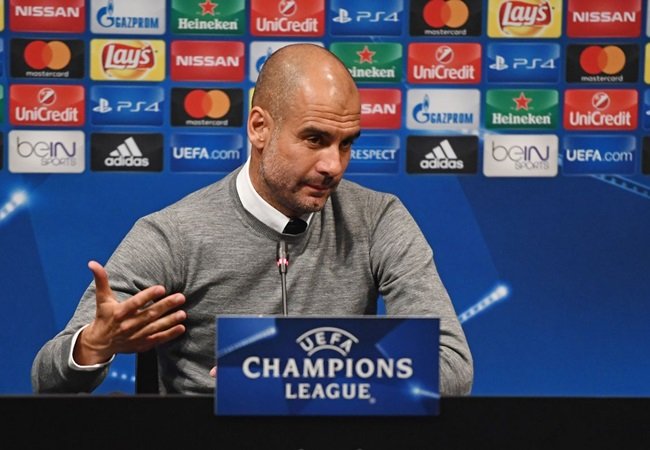 Sai lầm trong c&aacute;ch d&ugrave;ng người, Pep Guardiola bị Man City sa thải?