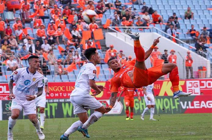 Soi k&egrave;o phạt g&oacute;c Nam Định vs SLNA, 18h ng&agrave;y 11/4