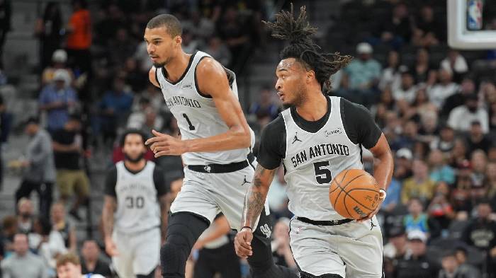 Nhận định b&oacute;ng rổ San Antonio Spurs vs Dallas Mavericks, 07h00 ng&agrave;y 11/4: Ch&ecirc;nh lệch trời vực