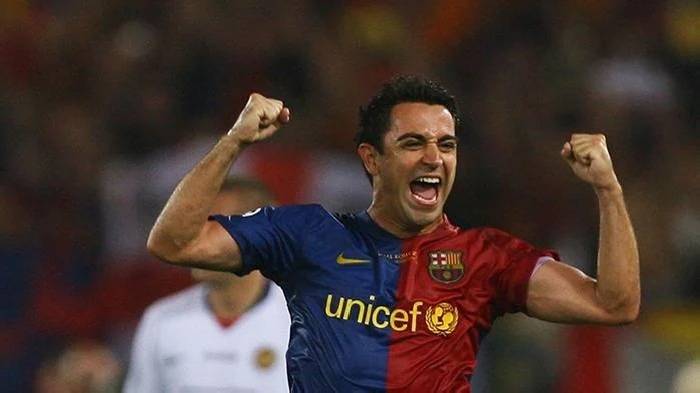 Tiền đạo huyền thoại từng bị Xavi dằn mặt khi ch&acirc;n ướt ch&acirc;n r&aacute;o tới Barca