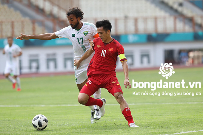 Văn Quyết: &ldquo;T&ocirc;i vẫn mong c&oacute; cơ hội kho&aacute;c &aacute;o ĐTVN&rdquo;