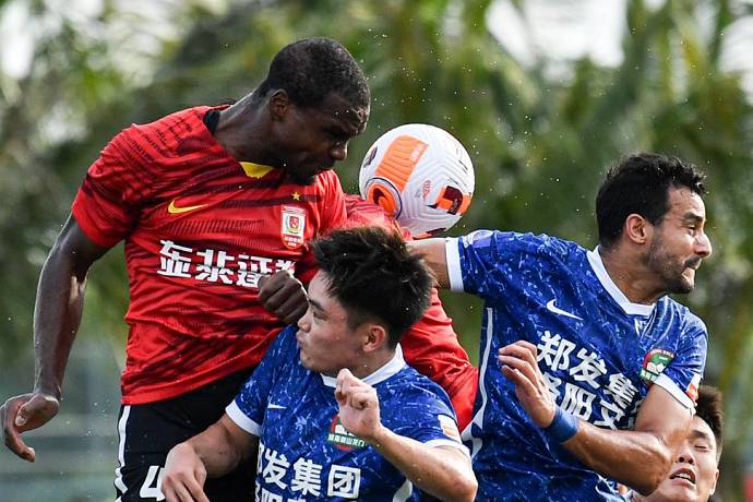 Soi k&egrave;o phạt g&oacute;c Henan vs Changchun Yatai, 18h30 ng&agrave;y 11/7