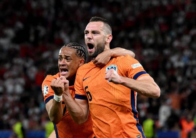 Đội tuyển H&agrave; Lan gặp sự cố bất ngờ, phải hủy họp b&aacute;o