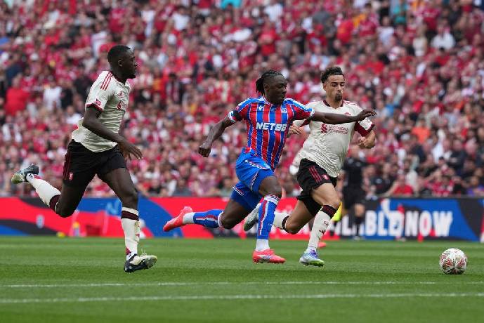Đ&aacute;nh bại Liverpool, Crystal Palace gi&agrave;nh si&ecirc;u c&uacute;p Anh