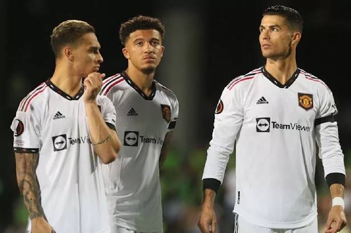 Bị Arsenal huỷ hợp đồng, bom xịt vẫn cho 100 củ của M.U &ldquo;h&iacute;t kh&oacute;i&rdquo;