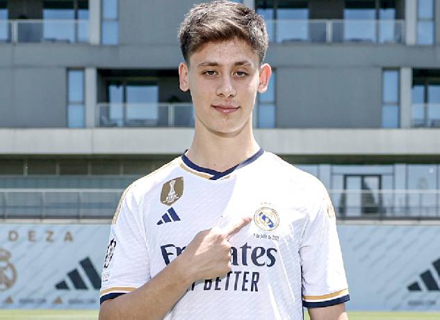 'Nhọ' như t&acirc;n binh Real: Chuẩn bị ra mắt th&igrave; lại chấn thương